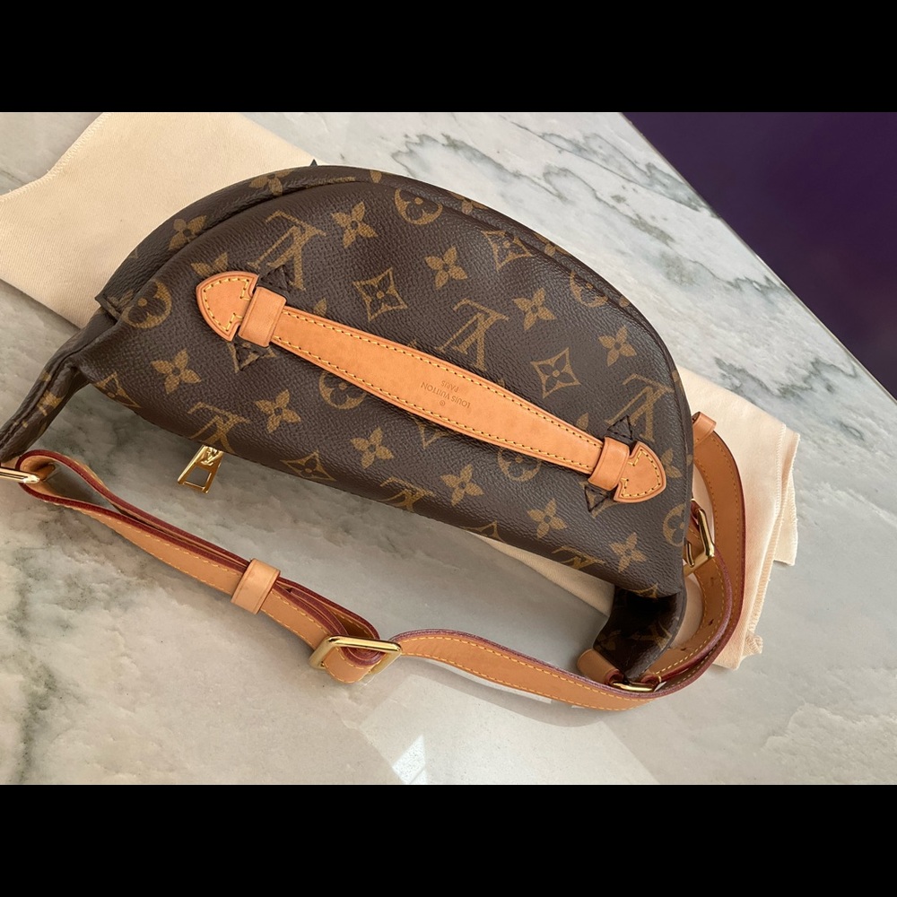 Sold Beautiful HARD TO FIND Louis Vuitton Monogram Bumbag - Picture 3 of 16